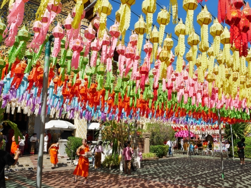 Wat Phra That Hariphunchai; Tempel außerhalb Chiang Mai